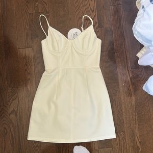 White summer dress white zipper on back ans adjustable straps